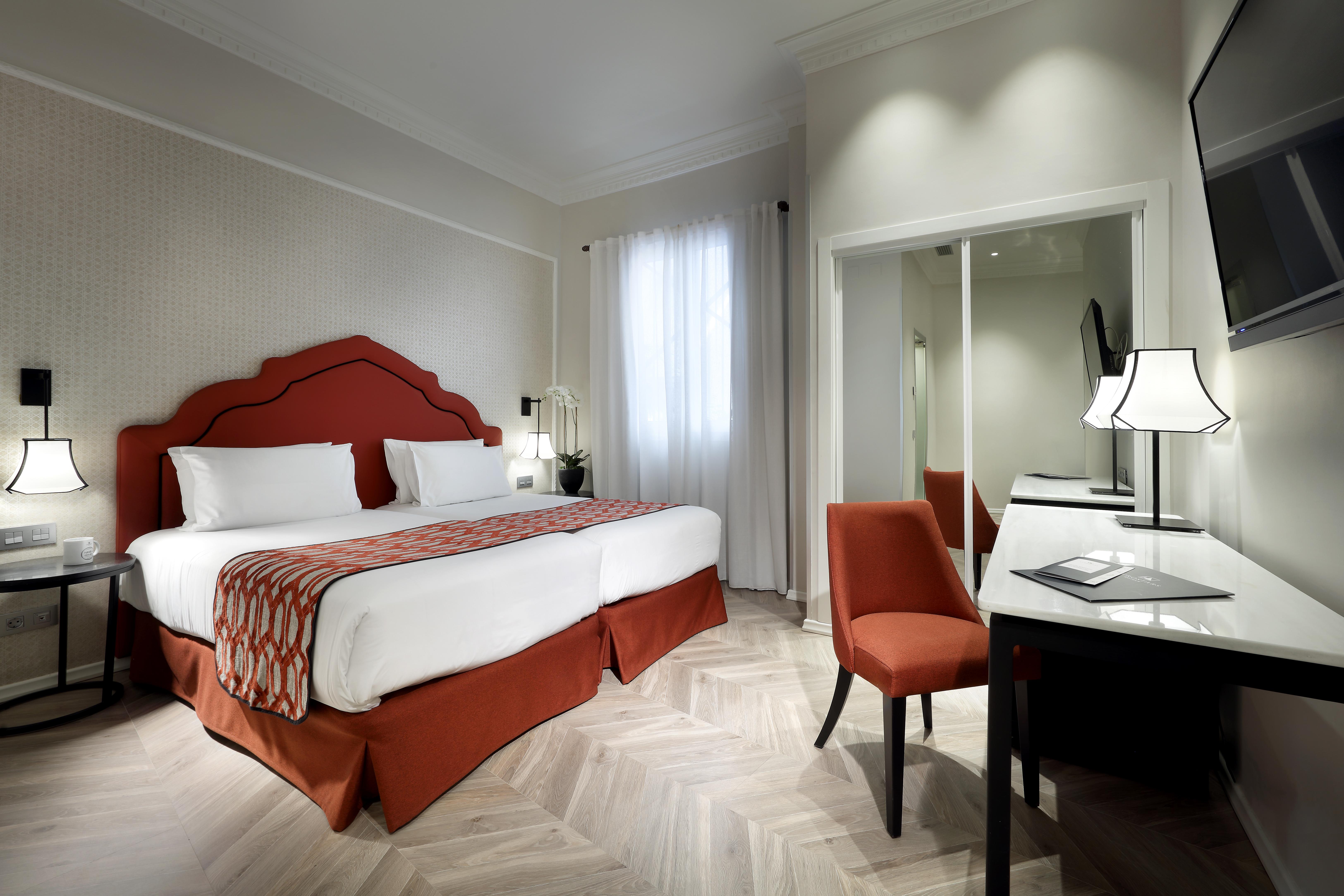 Eurostars Regina Hotel Seville Exterior photo
