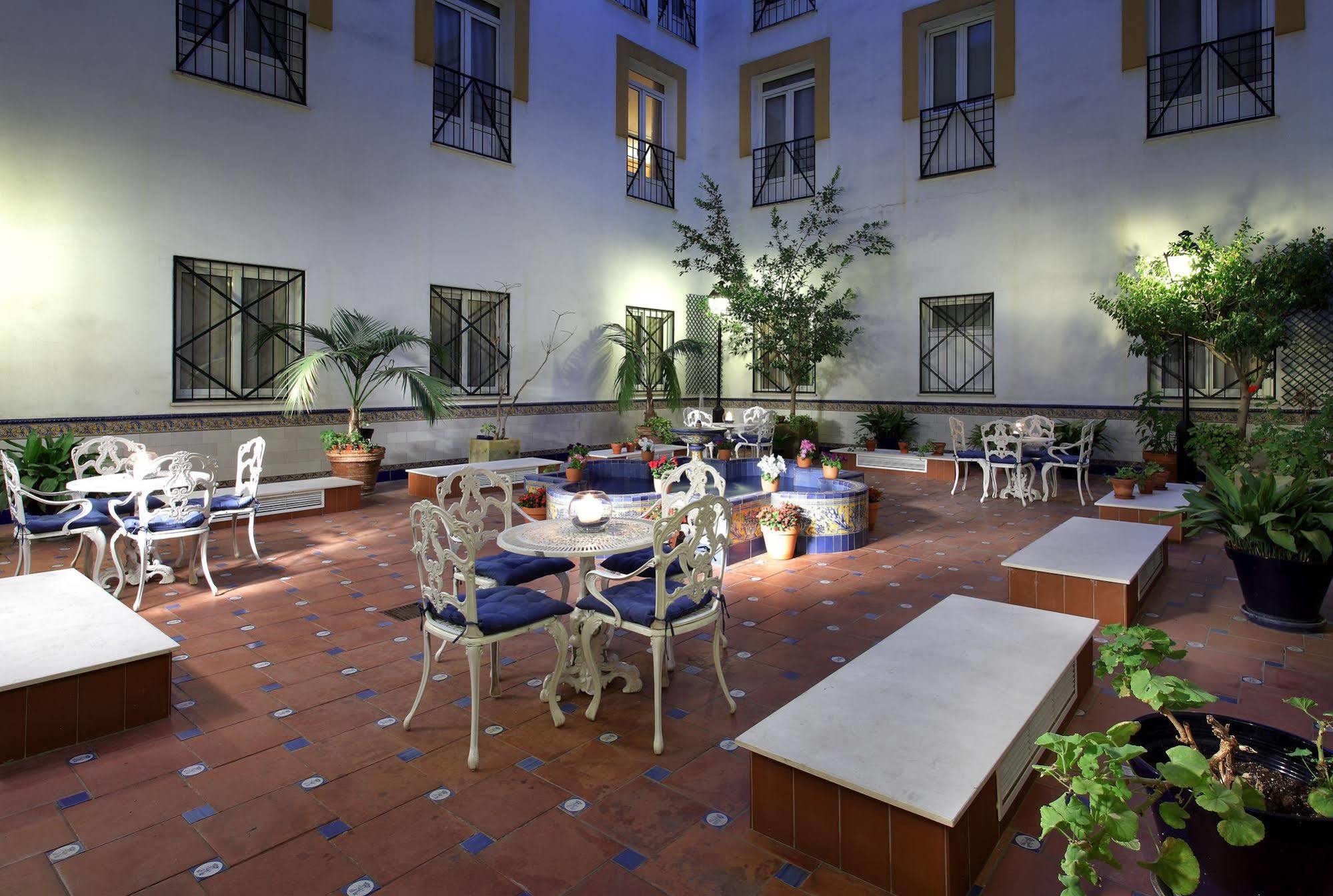 Eurostars Regina Hotel Seville Exterior photo