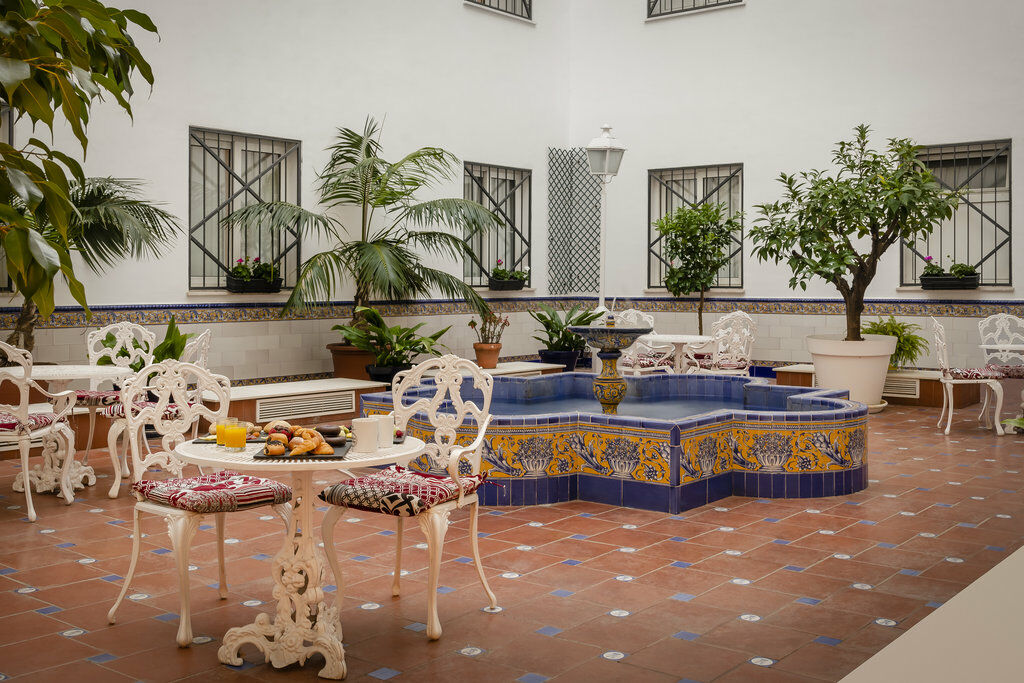 Eurostars Regina Hotel Seville Exterior photo